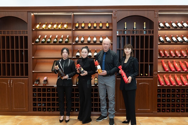 想做紅酒生意怎麽選擇午夜小电影男人在线APP的国产AV午夜福利？