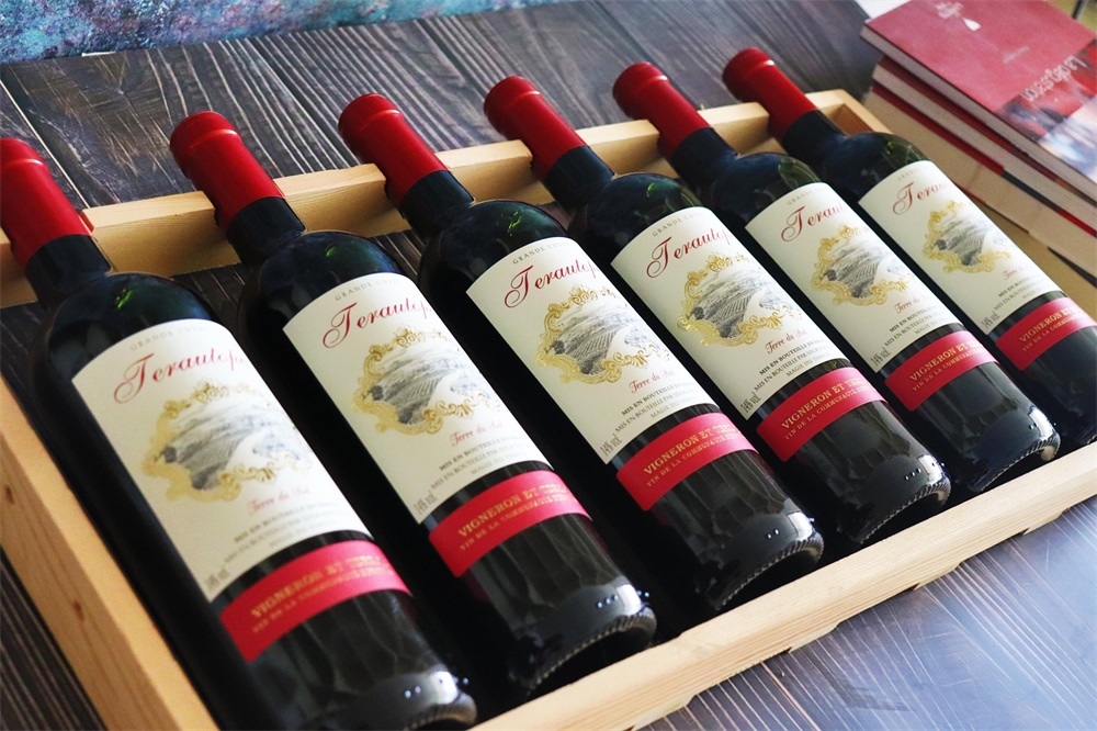 開紅酒午夜小电影男人在线APP店有沒有發展空間